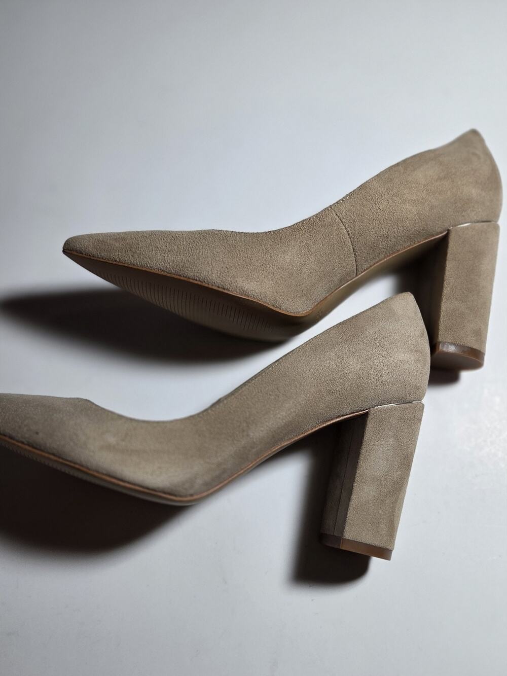 Mark Fisher pointed toe block heel pumps size 6.5M In Natural/Taupe Suede